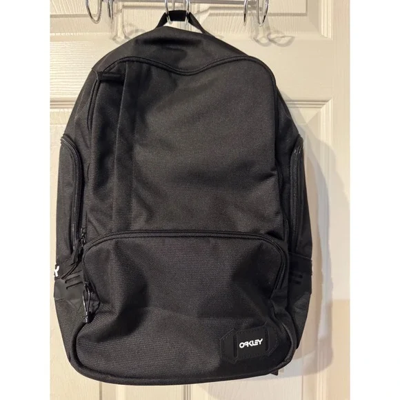Oakley Street Organizing Backpack 22L Blackout Laptop Bag RFID New School Travel - Picture 2 of 8